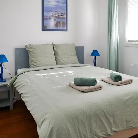 Pour 2-4 Personnes Piscine Commune Et Parking Privatif Appartement *
